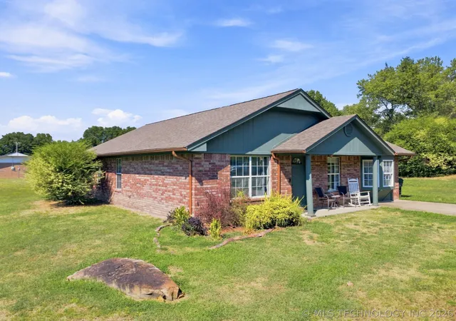 Photo 2 of Single family home for sale at 608 Pine St, Henryetta, OK 74437 | MLS# 2630088 | Listing updated on 2026-08-30