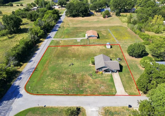 Photo 3 of Single family home for sale at 608 Pine St, Henryetta, OK 74437 | MLS# 2630088 | Listing updated on 2026-08-30