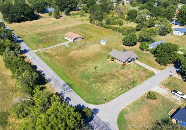 Photo 3 of Single family home for sale at 608 Pine St, Henryetta, OK 74437 | MLS# 2630088 | Listing updated on 2026-08-30