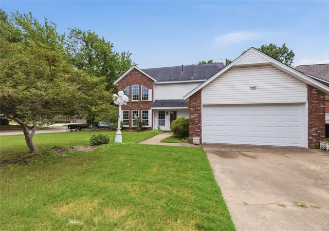 Photo 2 of Sale Pending at 103 W Quanah Ct, Broken Arrow, OK 74011 | MLS# 2632159 | Listing updated on 2026-09-11