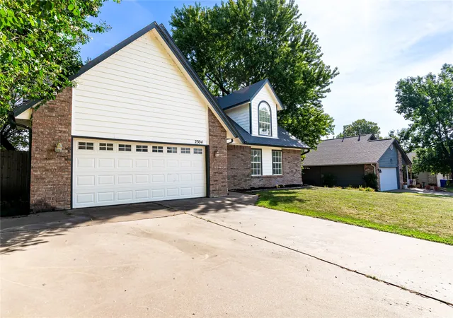 Photo 3 of Single family home for sale at 2304 W Ocala St, Broken Arrow, OK 74011 | MLS# 2632162 | Listing updated on 2026-09-13