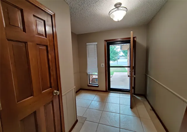 Photo 2 of Single family home for sale at 826 Se Quail Ridge Rd, Bartlesville, OK 74006 | MLS# 2627526 | Listing updated on 2026-08-30