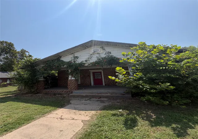 Single family home for sale at 320 W 4Th St, Hominy, OK 74035 | MLS# 2632171