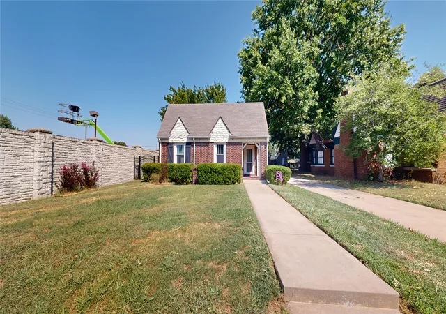 Photo 1 of Single family home for sale at 1511 S Florence Ave, Tulsa, OK 74104 | MLS# 2630803 | Listing updated on 2026-09-13
