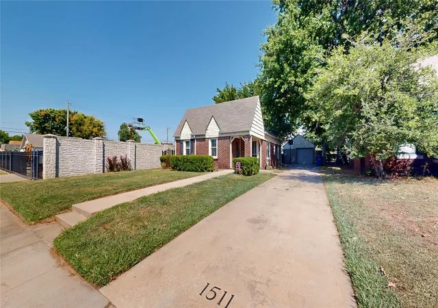 Photo 2 of Single family home for sale at 1511 S Florence Ave, Tulsa, OK 74104 | MLS# 2630803 | Listing updated on 2026-09-13