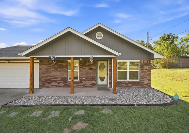 Photo 1 of Sale Pending at 211 N Cedar St, Bristow, OK 74010 | MLS# 2631462 | Listing updated on 2026-09-04