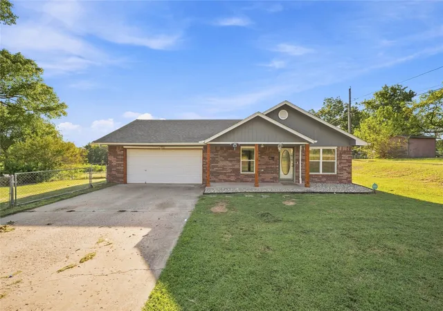 Photo 3 of Sale Pending at 211 N Cedar St, Bristow, OK 74010 | MLS# 2631462 | Listing updated on 2026-09-04