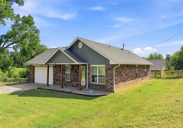 Photo 4 of Sale Pending at 211 N Cedar St, Bristow, OK 74010 | MLS# 2631462 | Listing updated on 2026-09-04