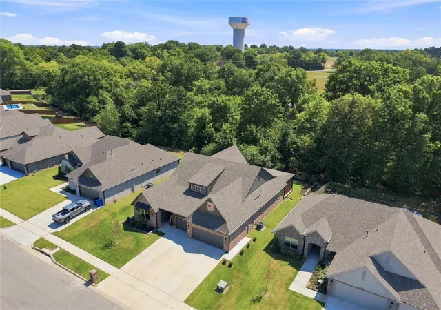 Photo 3 of Sale Pending at 807 E Jacksonville St, Broken Arrow, OK 74012 | MLS# 2632068 | Listing updated on 2026-09-02