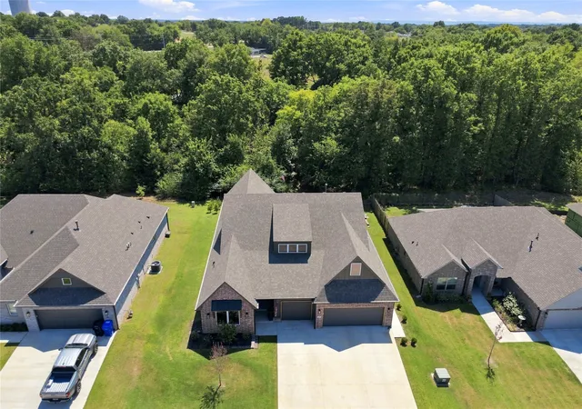Photo 3 of Sale Pending at 807 E Jacksonville St, Broken Arrow, OK 74012 | MLS# 2632068 | Listing updated on 2026-09-02