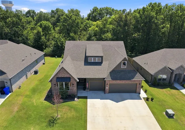 Photo 4 of Sale Pending at 807 E Jacksonville St, Broken Arrow, OK 74012 | MLS# 2632068 | Listing updated on 2026-09-02