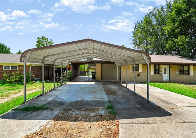 Photo 2 of Single family home for sale at 510 Beverly Ave, Vian, OK 74962 | MLS# 2632185 | Listing updated on 2026-09-07