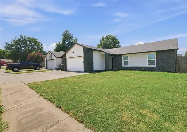 Photo 3 of Single family home for sale at 2912 S 123rd East Ave, Tulsa, OK 74129 | MLS# 2632205 | Listing updated on 2026-08-31