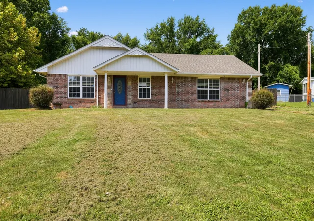 Photo 2 of Single family home for sale at 121134 4156 Road, Eufaula, OK 74432 | MLS# 2632192 | Listing updated on 2026-09-28
