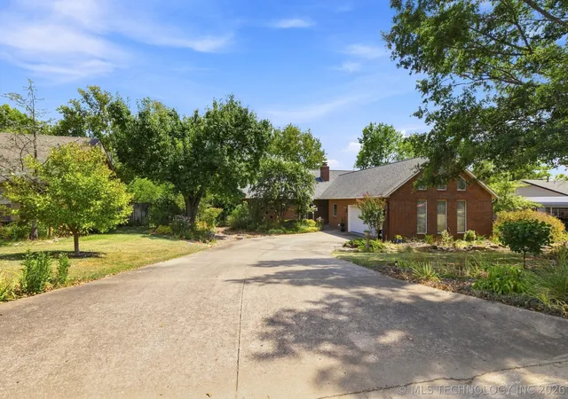 Photo 2 of Single family home for sale at 1022 N Douglas Dr, Claremore, OK 74017 | MLS# 2632239 | Listing updated on 2026-09-14