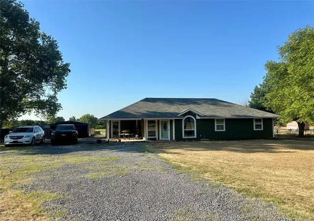 Photo 2 of Single family home for sale at 2105 W Mockingbird Ln, Durant, OK 74701 | MLS# 2632251 | Listing updated on 2026-09-14