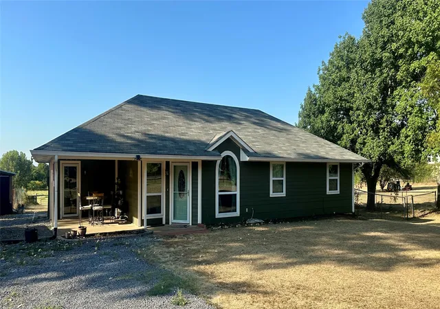 Photo 3 of Single family home for sale at 2105 W Mockingbird Ln, Durant, OK 74701 | MLS# 2632251 | Listing updated on 2026-09-14