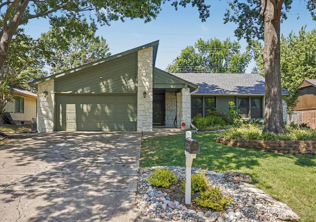 Photo 2 of Sale Pending at 7415 E 77th Street, Tulsa, OK 74133 | MLS# 2632253 | Listing updated on 2026-09-08