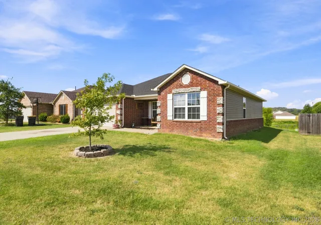 Photo 2 of Sale Pending at 23284 S Jewell Dr, Claremore, OK 74019 | MLS# 2632232 | Listing updated on 2026-09-10