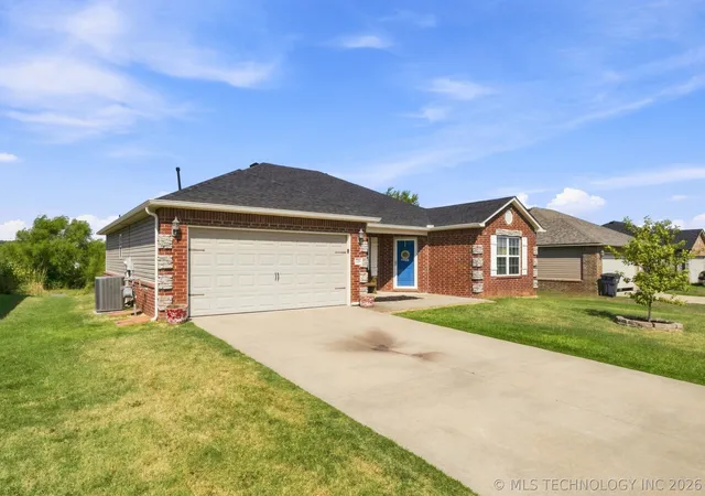 Photo 3 of Sale Pending at 23284 S Jewell Dr, Claremore, OK 74019 | MLS# 2632232 | Listing updated on 2026-09-10
