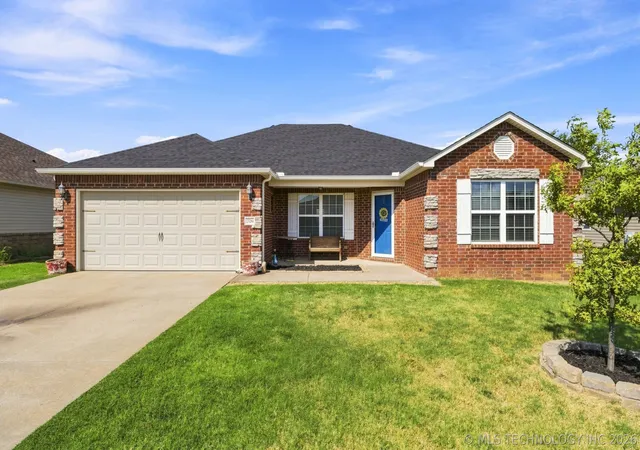 Photo 3 of Sale Pending at 23284 S Jewell Dr, Claremore, OK 74019 | MLS# 2632232 | Listing updated on 2026-09-10