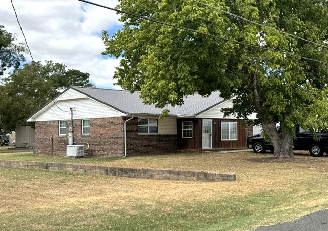 Photo 2 of Single family home for sale at 230 N Pecan, Stratford, OK 74872 | MLS# 2632028 | Listing updated on 2026-09-09