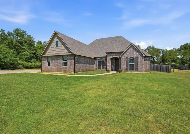 Photo 2 of Single family home for sale at 106 Highland Dr, Durant, OK 74701 | MLS# 2632220 | Listing updated on 2026-09-05