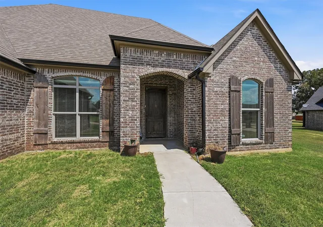 Photo 3 of Single family home for sale at 106 Highland Dr, Durant, OK 74701 | MLS# 2632220 | Listing updated on 2026-09-05