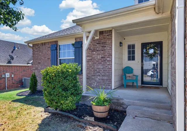 Photo 2 of Single family home for sale at 3017 Stonewall Dr, Bartlesville, OK 74006 | MLS# 2632129 | Listing updated on 2026-09-14