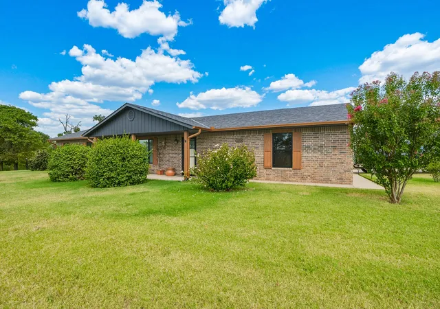 Photo 3 of Sale Pending at 9300 County Rd 3500, Ada, OK 74820 | MLS# 2632343 | Listing updated on 2026-09-04