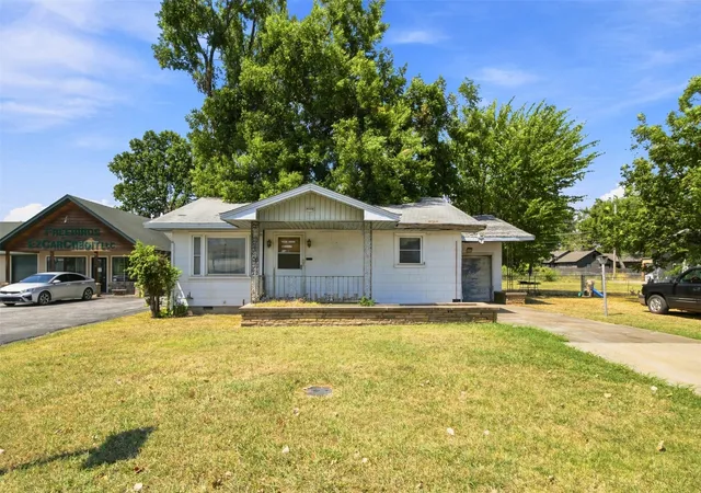 Photo 1 of Single family home for sale at 423 N Wilson, Vinita, OK 74301 | MLS# 2632355 | Listing updated on 2026-09-01