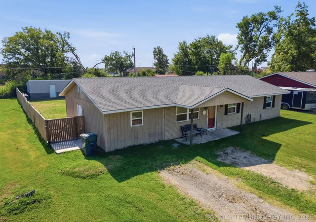 Photo 2 of Sale Pending at 111 S 6th Street, Morris, OK 74445 | MLS# 2626531 | Listing updated on 2026-09-17