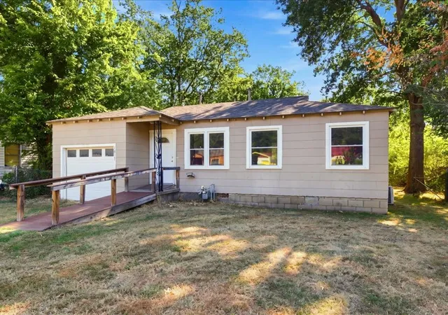 Photo 2 of Sale Pending at 1017 Wesley Ave, Broken Arrow, OK 74012 | MLS# 2632375 | Listing updated on 2026-09-04