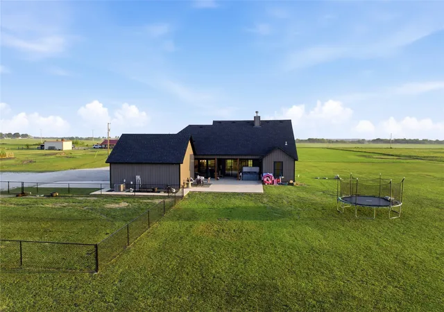 Photo 4 of Single family home for sale at 19812 Herrick Rd, Okmulgee, OK 74447 | MLS# 2632381 | Listing updated on 2026-09-16