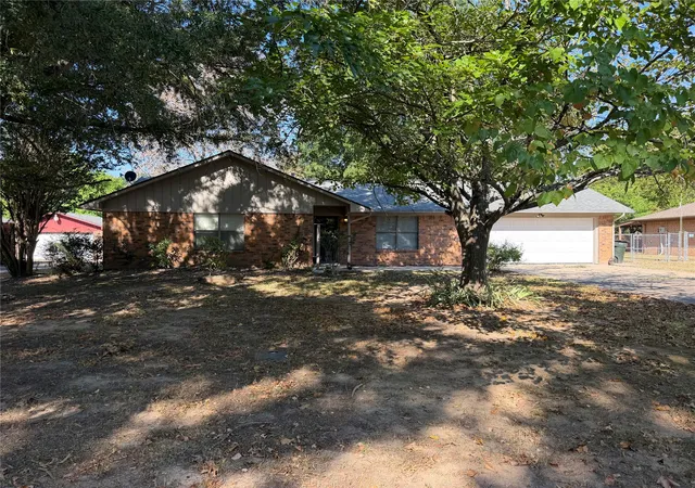 Photo 1 of Single family home for sale at 513 Meadowlark Ln, Durant, OK 74701 | MLS# 2632397 | Listing updated on 2026-09-04