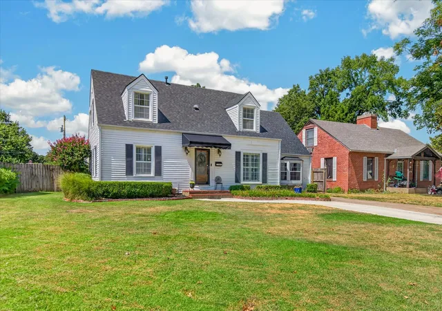 Photo 1 of Single family home for sale at 1727 S Johnstone Ave, Bartlesville, OK 74003 | MLS# 2631400 | Listing updated on 2026-09-14