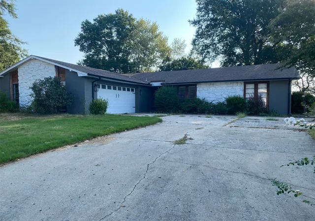 Photo 1 of Single family home for sale at 206 S Crabtree Rd, Muskogee, OK 74403 | MLS# 2623933 | Listing updated on 2026-09-02
