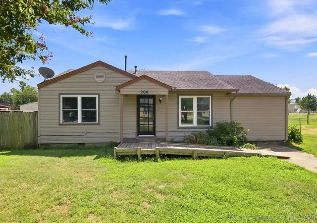 Photo 1 of Sale Pending at 204 E Beaver St, Jenks, OK 74037 | MLS# 2632233 | Listing updated on 2026-09-09