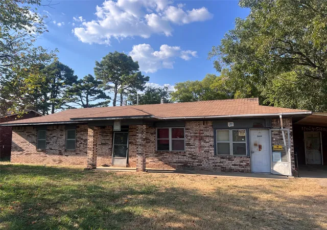 Photo 1 of Single family home for sale at 305 Bois D'arc Ave, Kiowa, OK 74553 | MLS# 2632472 | Listing updated on 2026-10-21