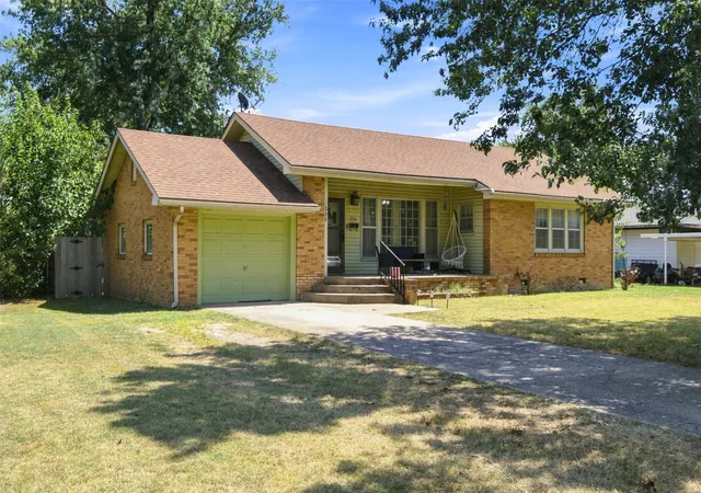 Photo 2 of Single family home for sale at 526 S Scraper St, Vinita, OK 74301 | MLS# 2632359 | Listing updated on 2026-09-07
