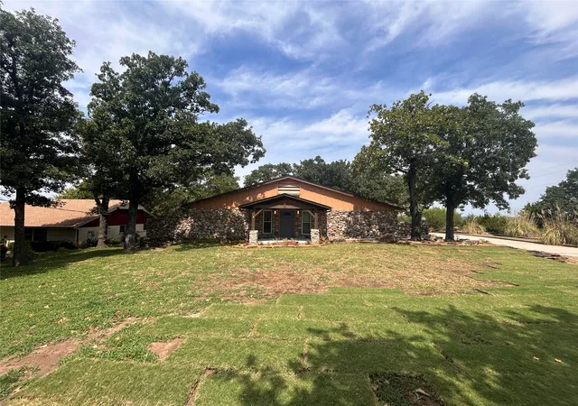 Photo 1 of Single family home for sale at 2 Westwind Dr, Sand Springs, OK 74063 | MLS# 2632198 | Listing updated on 2026-09-30
