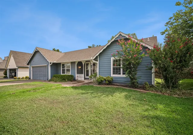 Photo 2 of Sale Pending at 3817 S Dogwood Ave, Broken Arrow, OK 74011 | MLS# 2632422 | Listing updated on 2026-09-06