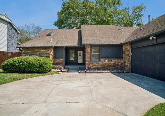 Photo 1 of Single family home for sale at 8027 S Irvington Ave, Tulsa, OK 74136 | MLS# 2632546 | Listing updated on 2026-09-21