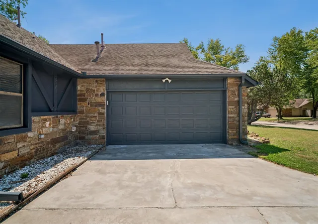Photo 2 of Single family home for sale at 8027 S Irvington Ave, Tulsa, OK 74136 | MLS# 2632546 | Listing updated on 2026-09-21