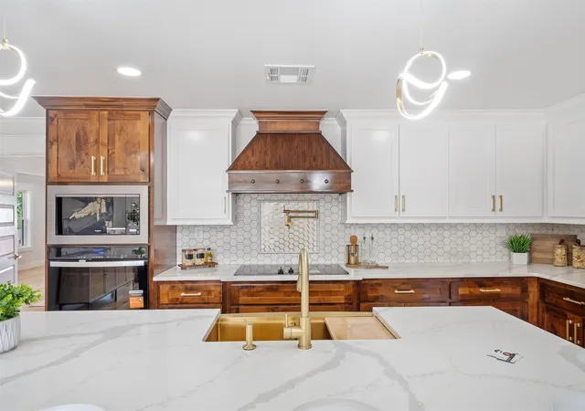 Photo 4 of Sale Pending at 7853 E King Pl, Tulsa, OK 74115 | MLS# 2632510 | Listing updated on 2026-09-08