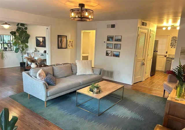 Listing Photo 4 - Condo for sale in building located at 1426 E 38th St, Tulsa, OK 74105 - Unit #A
