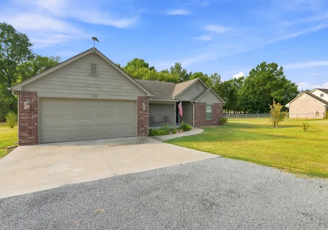 Photo 2 of Sale Pending at 192 Twin Creeks Ln, Pryor, OK 74361 | MLS# 2632606 | Listing updated on 2026-09-25