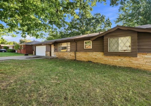 Photo 3 of Single family home for sale at 633 N 26th Westavenue, Tulsa, OK 74127 | MLS# 2631536 | Listing updated on 2026-09-03