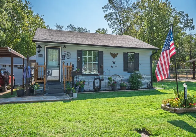 Photo 1 of Single family home for sale at 1406 Healdton, Ardmore, OK 73401 | MLS# 2631944 | Listing updated on 2026-10-04