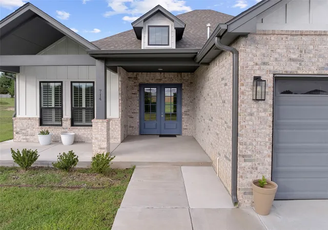 Photo 2 of Single family home for sale at 714 Prairie View Rd, Ardmore, OK 73401 | MLS# 2632575 | Listing updated on 2026-09-03
